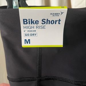 NWT Old Navy power soft 6-inch bike shorts- Medium